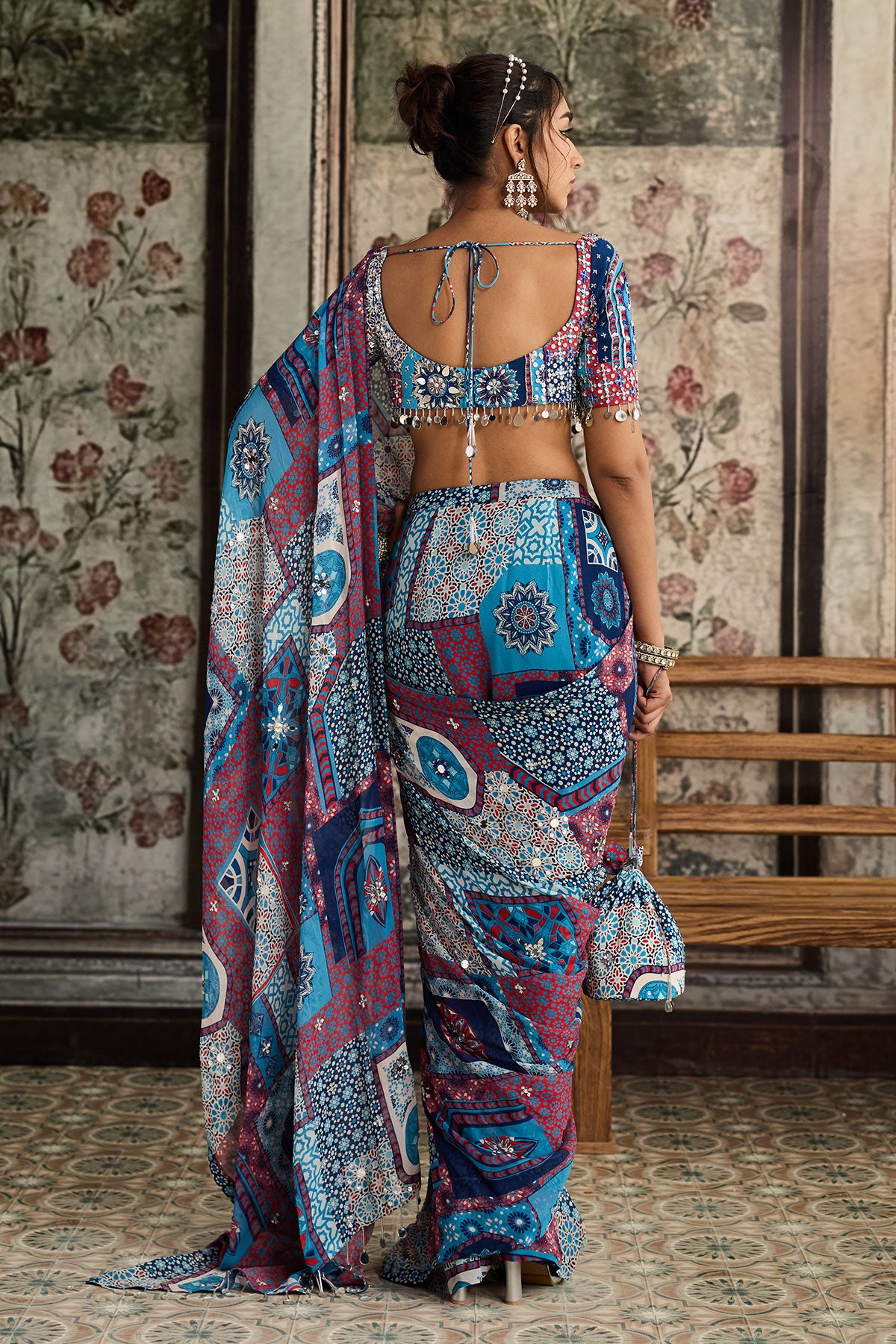 Teal Print And And Highlighted Pre-Draped Classic Saree Set