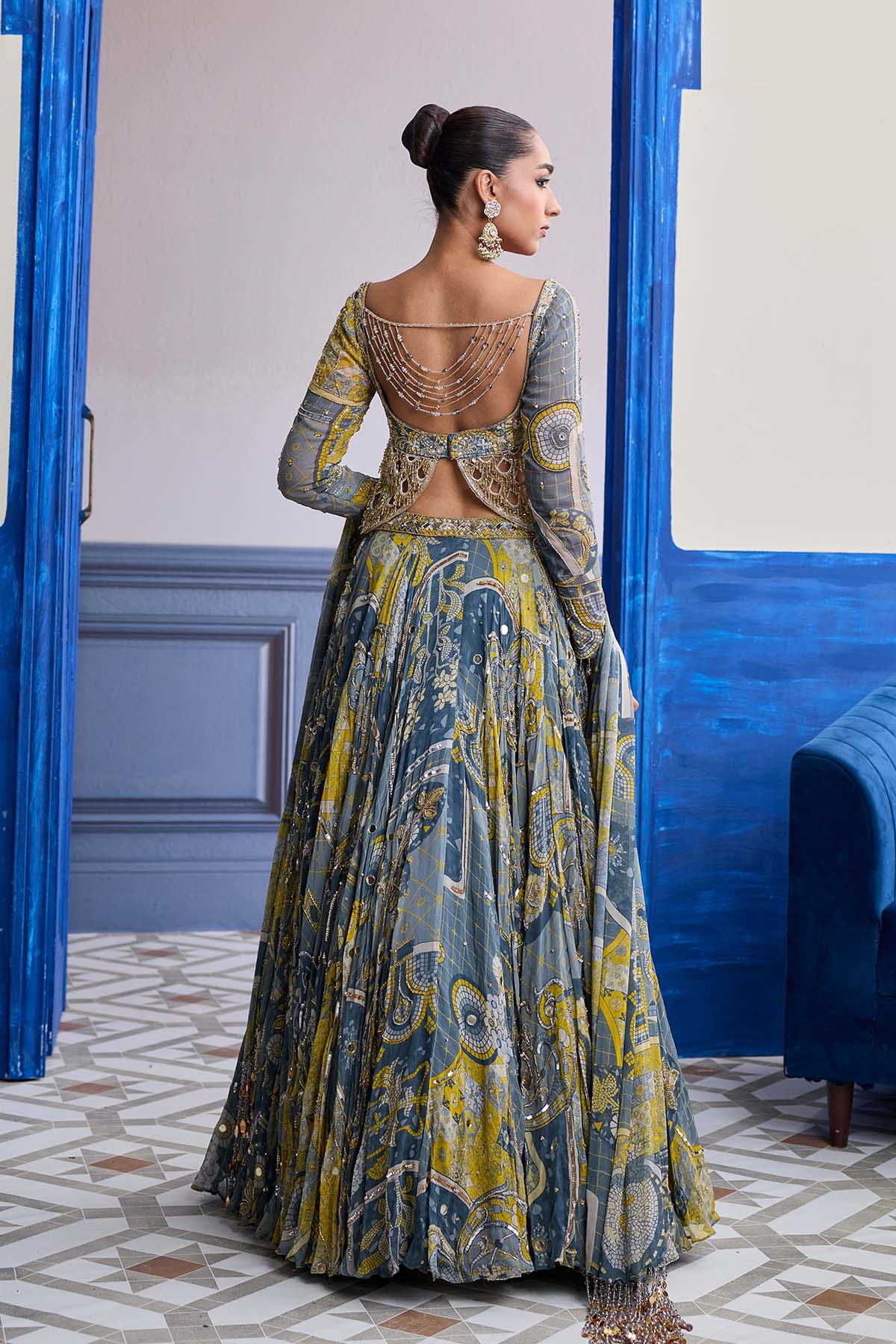 GREY MOSAIC SCALLOP CUTWORK BLOUSE WITH HIGHLIGHTED LEHENGA & TASSEL DUPATTA SET
