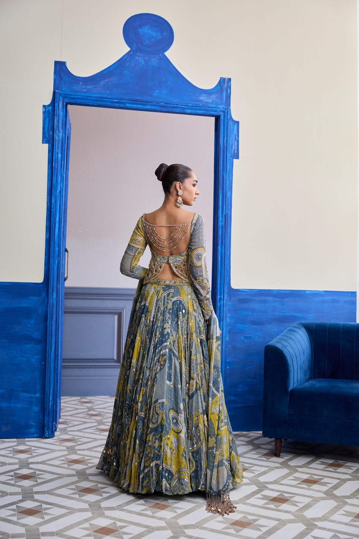 GREY MOSAIC SCALLOP CUTWORK BLOUSE WITH HIGHLIGHTED LEHENGA & TASSEL DUPATTA SET