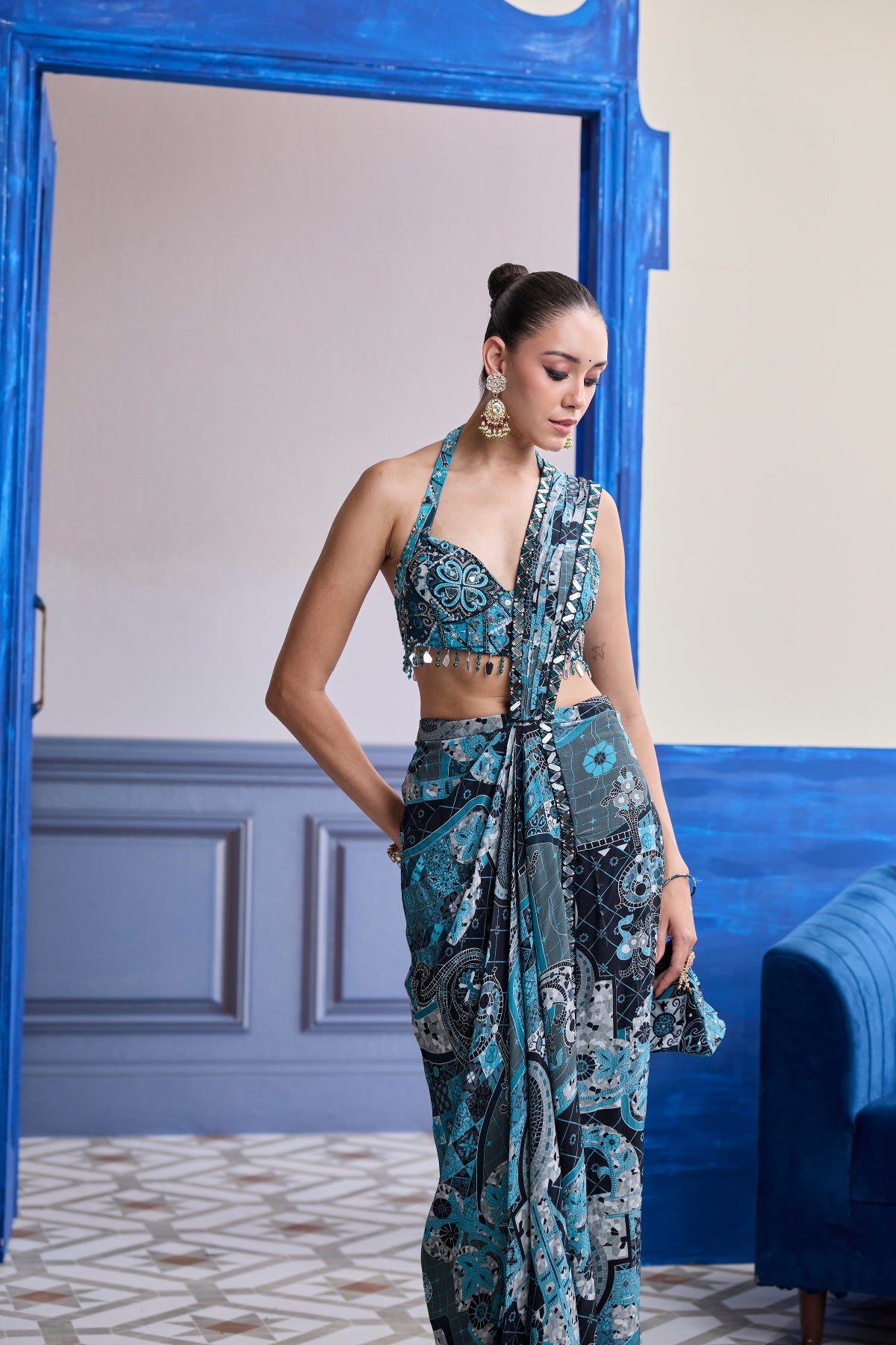 TEAL MOSAIC BLOUSE WITH HIGHLIGHTED BORDER SLIT SAREE SET