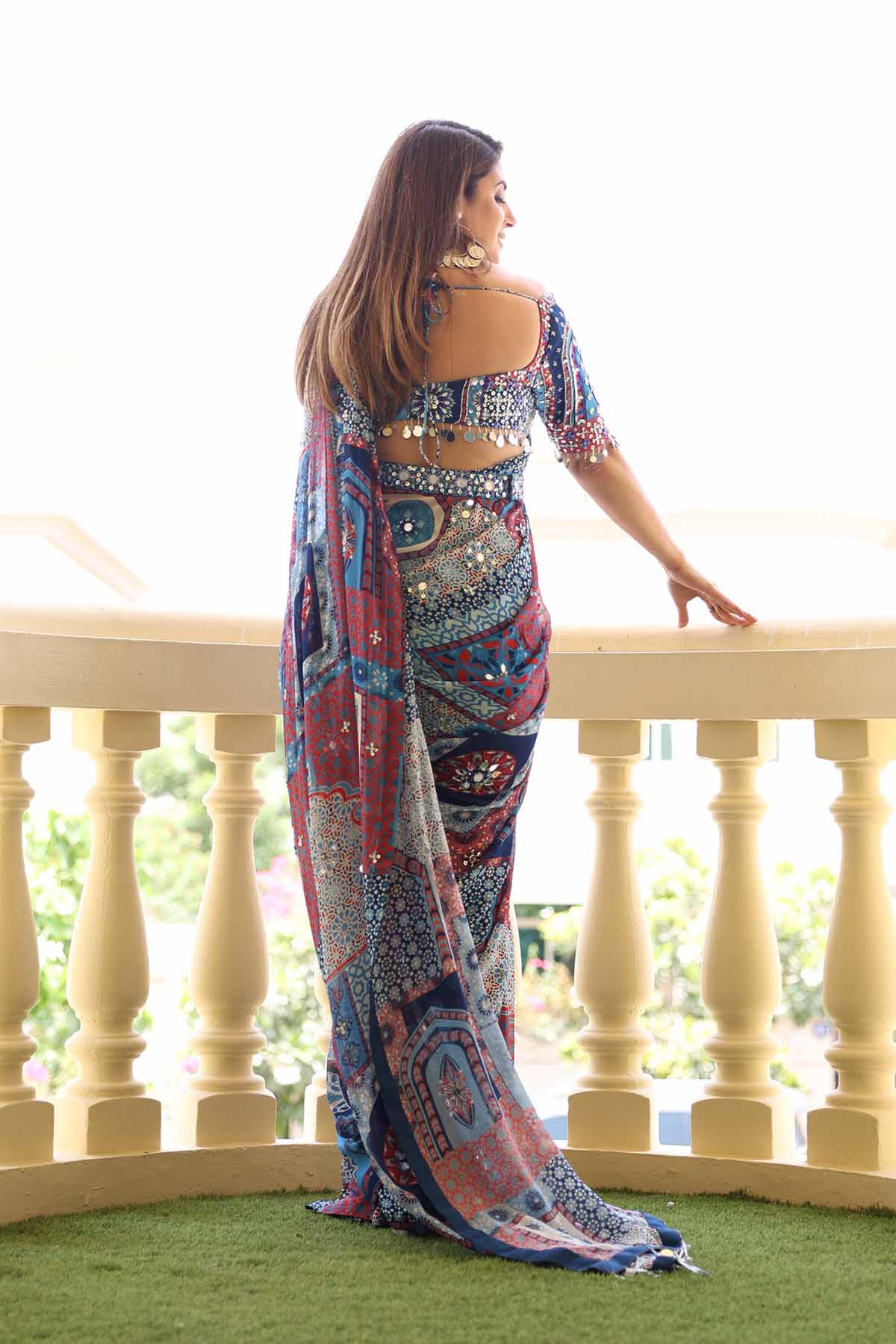 Anjali Khushalani In Teal Print And And Highlighted Pre-Draped Classic Saree Set