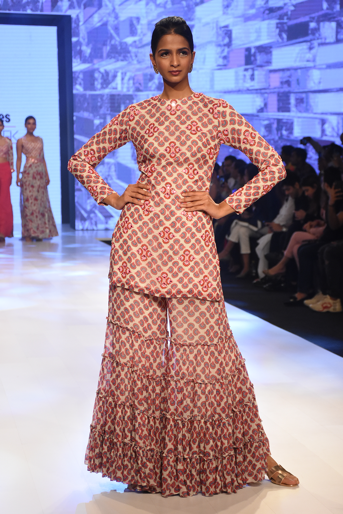 Pink Butta Printed Embroidered Kurti With Butta Printed Garara