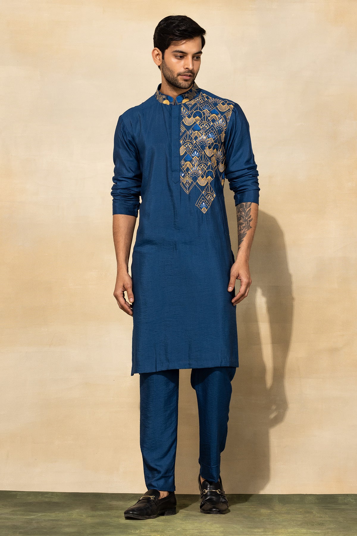 INDIGO BLUE EMBROIDERED KURTA