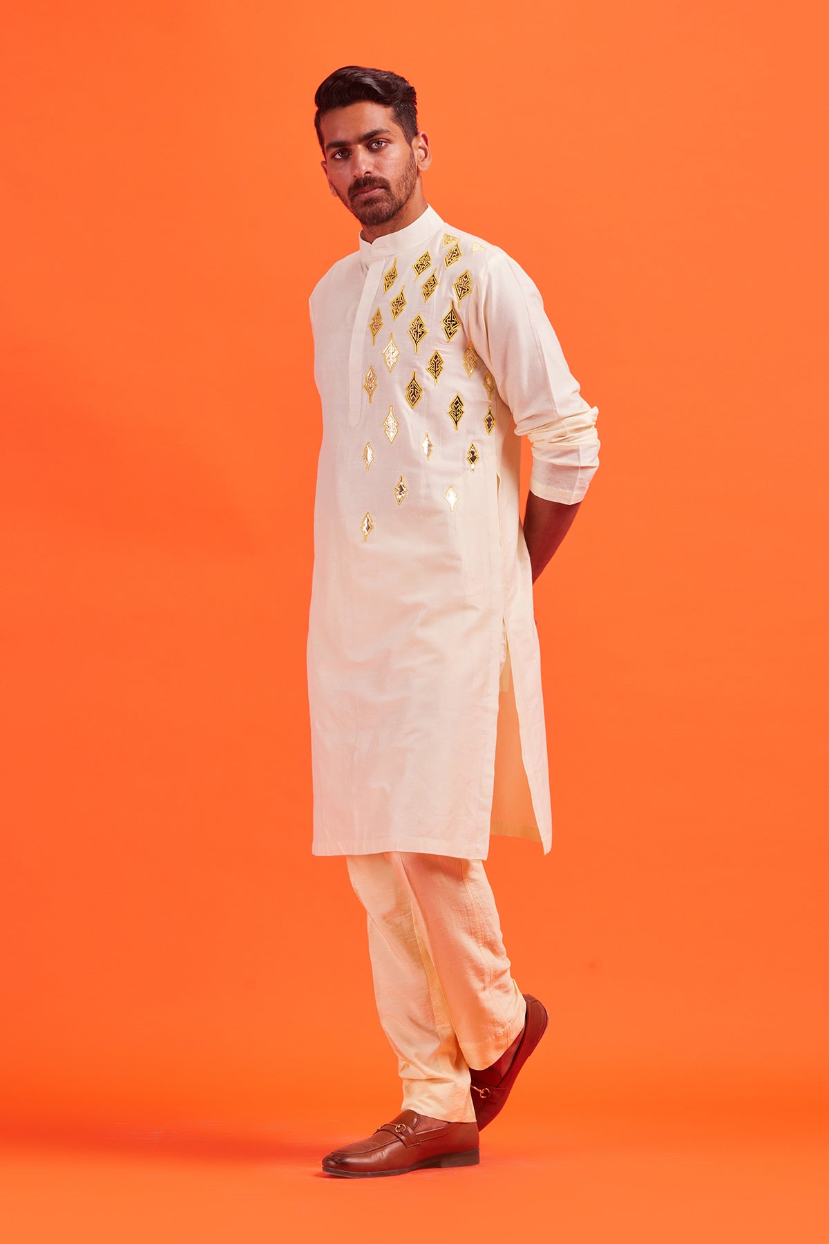 Pastel Yellow Acrylic &thread Leaf Embroidered Kurta&bundy With Pastel Yellow Pants