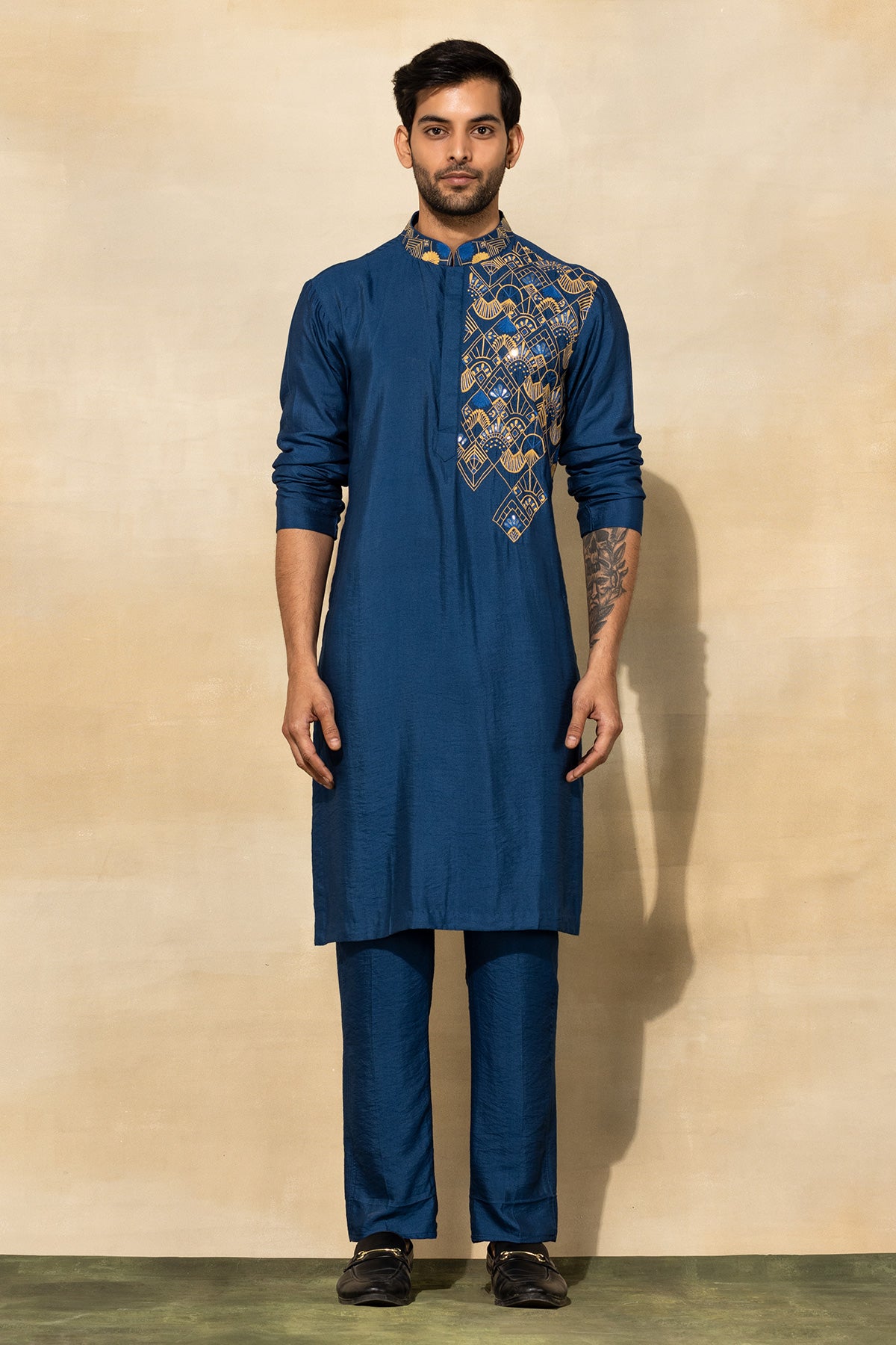 INDIGO BLUE EMBROIDERED KURTA