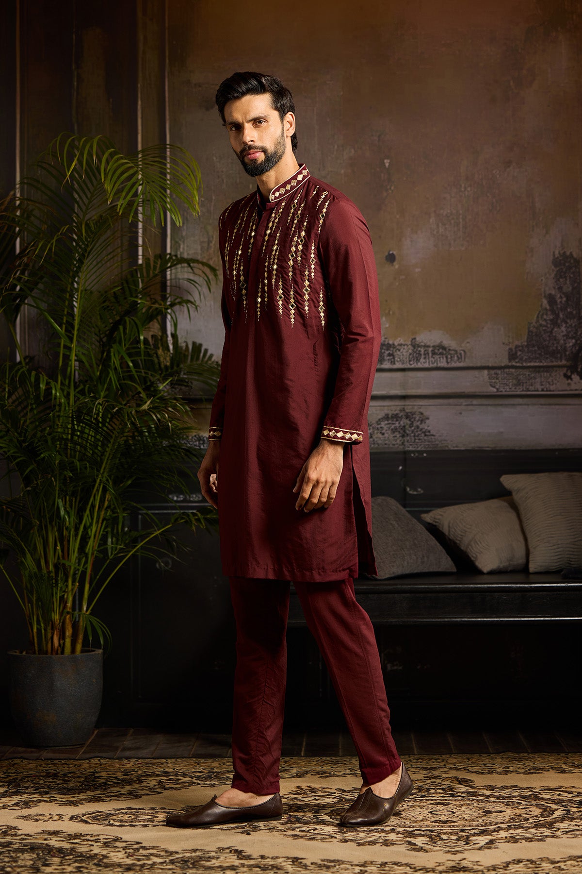 MAROON WITH GOLD CUTANA AND ACRYLIC EMBROIDERED KURTA PAIRED WITH MAROON PANTS