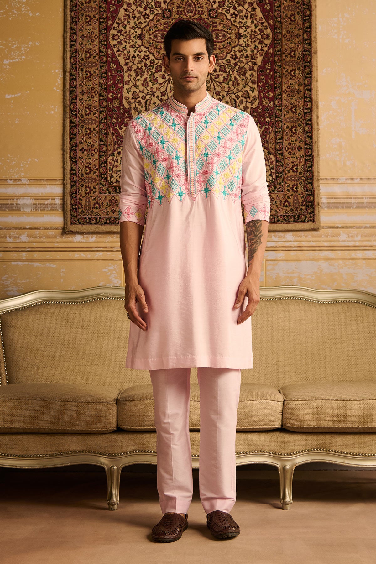 BLUSH PINK WITH THREAD & CUTANA MIX FLORAL & GEOMETRIC EMBROIDERED KURTA WITH BLUSH PINK PANTS