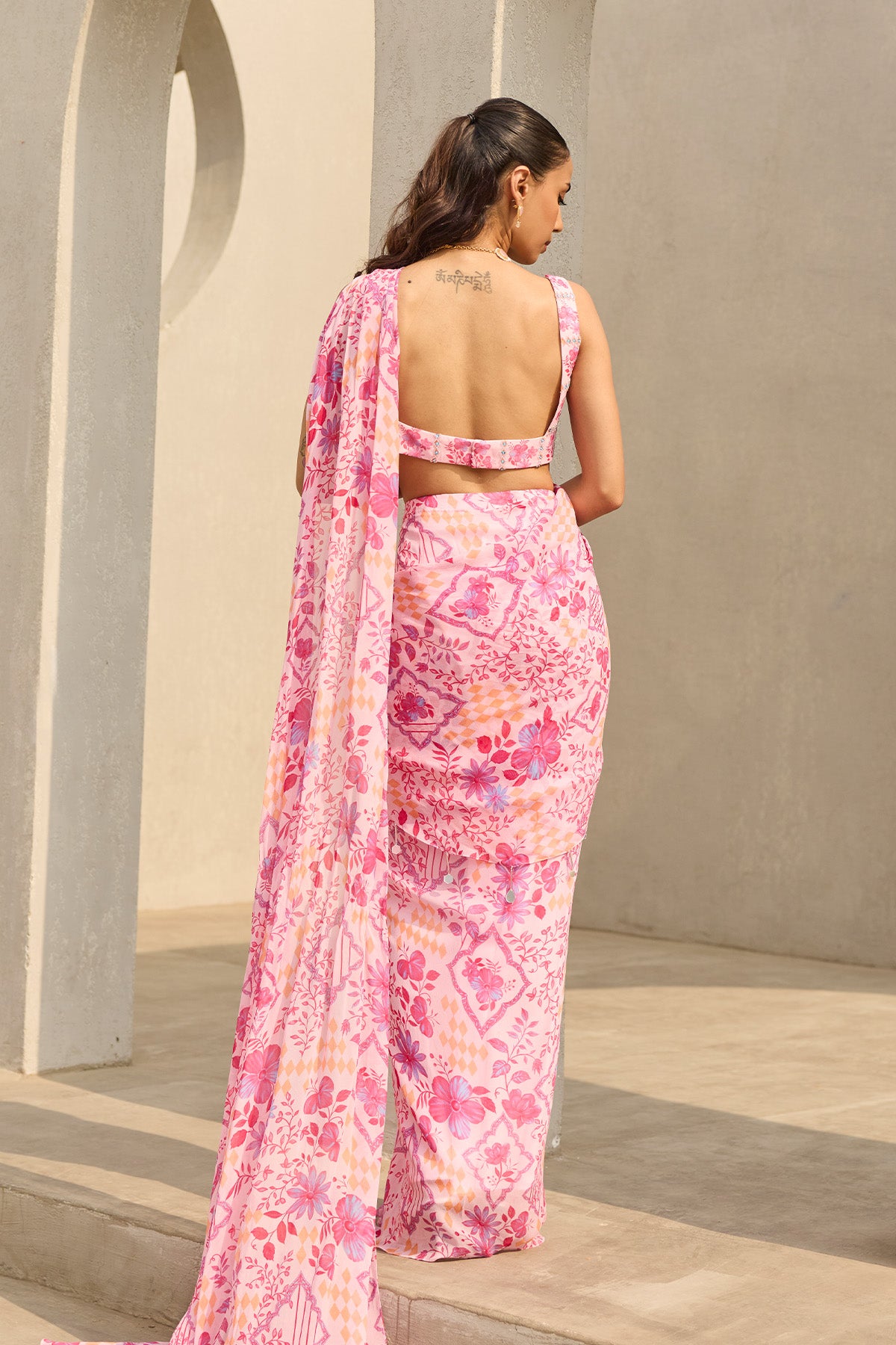 PINK ABSTRACT FLORAL PRINTED SAREE SET