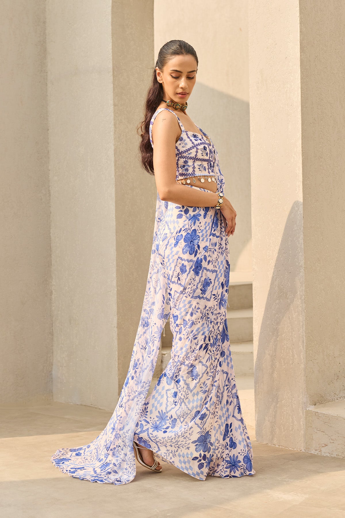 IVORY & BLUE ABSTRACT FLORAL PRINTED SAREE SET
