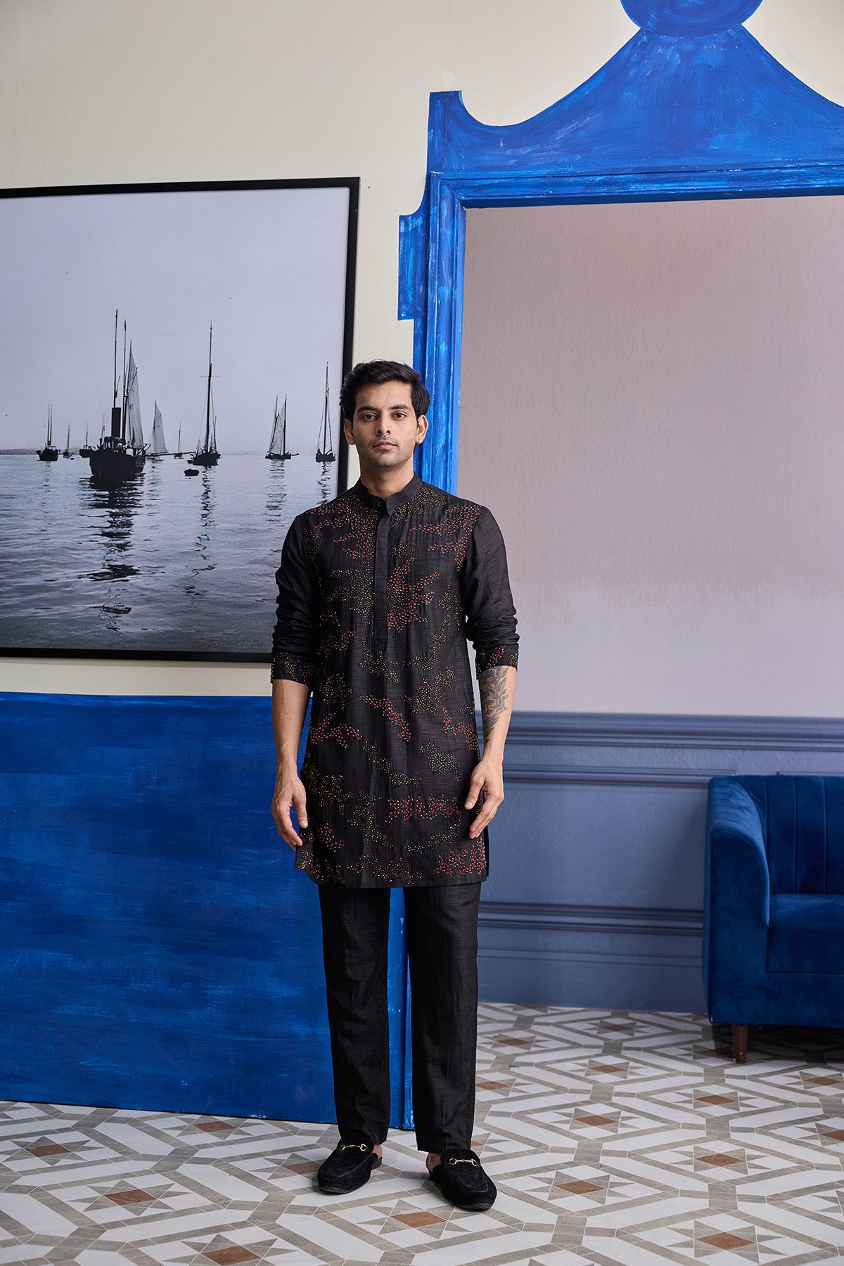 BLACK ABSTRACT EMBROIDERED KURTA WITH PANTS