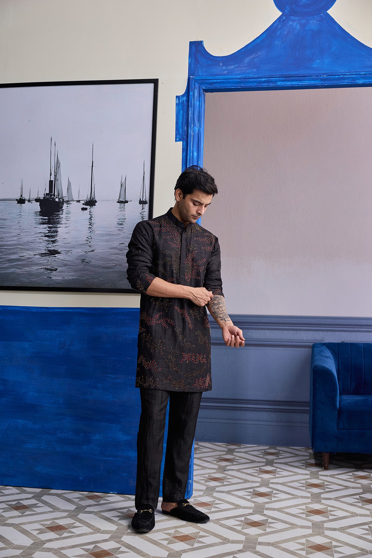 BLACK ABSTRACT EMBROIDERED KURTA WITH PANTS