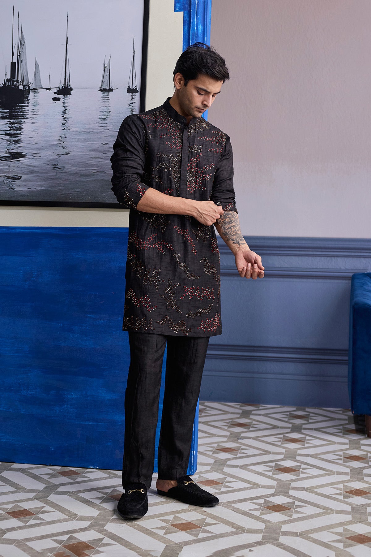BLACK ABSTRACT EMBROIDERED KURTA WITH PANTS