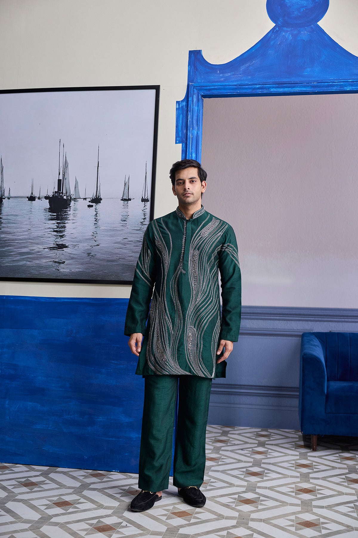DARK GREEN ZARI EMBROIDERED WAVES KURTA WITH SOLID PANTS