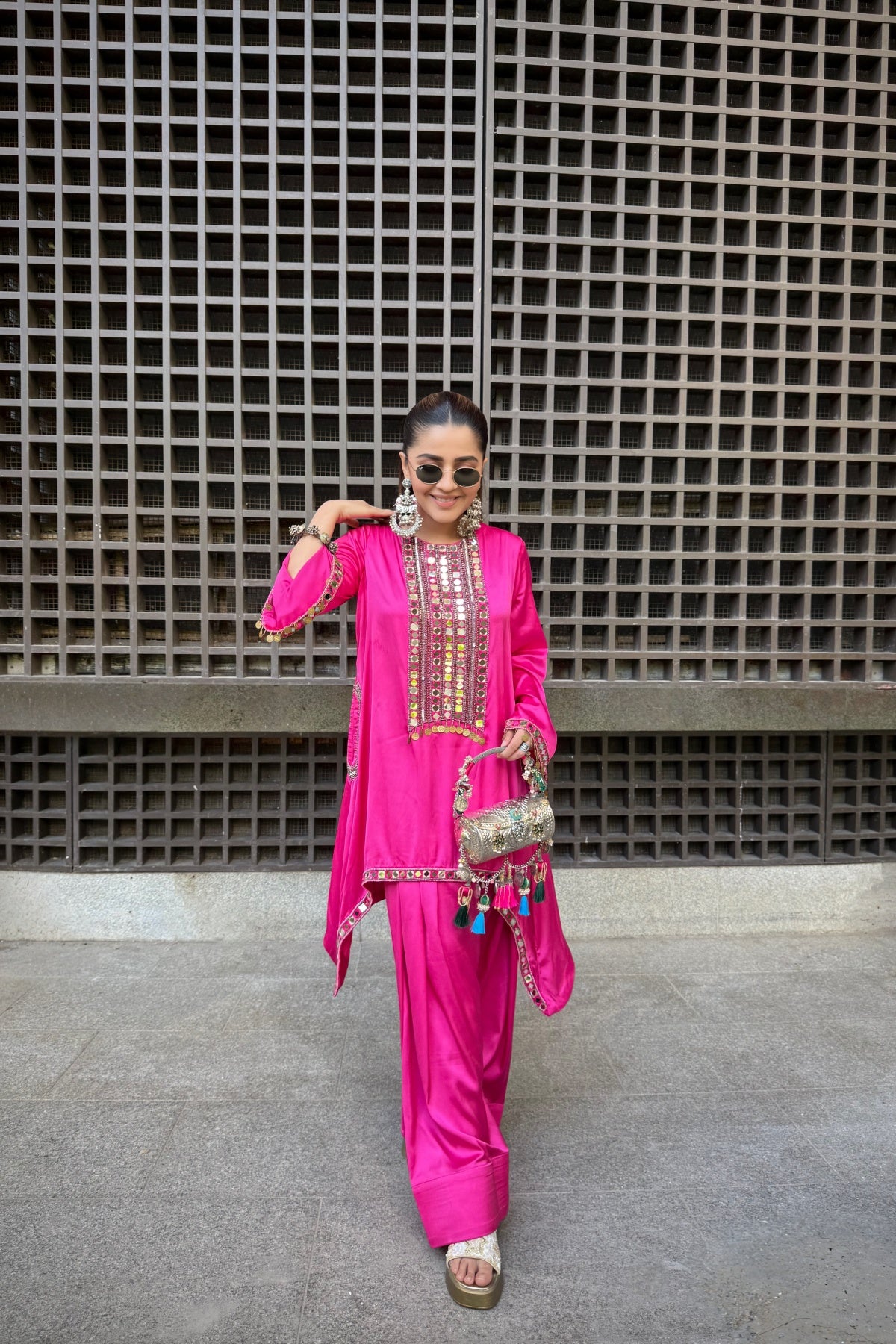 ISHA MULTANI IN FUSCHIA PINK EMBROIDERED KURTI SET