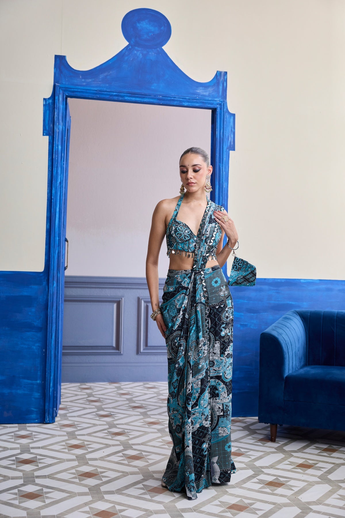 TEAL MOSAIC BLOUSE WITH HIGHLIGHTED BORDER SLIT SAREE SET