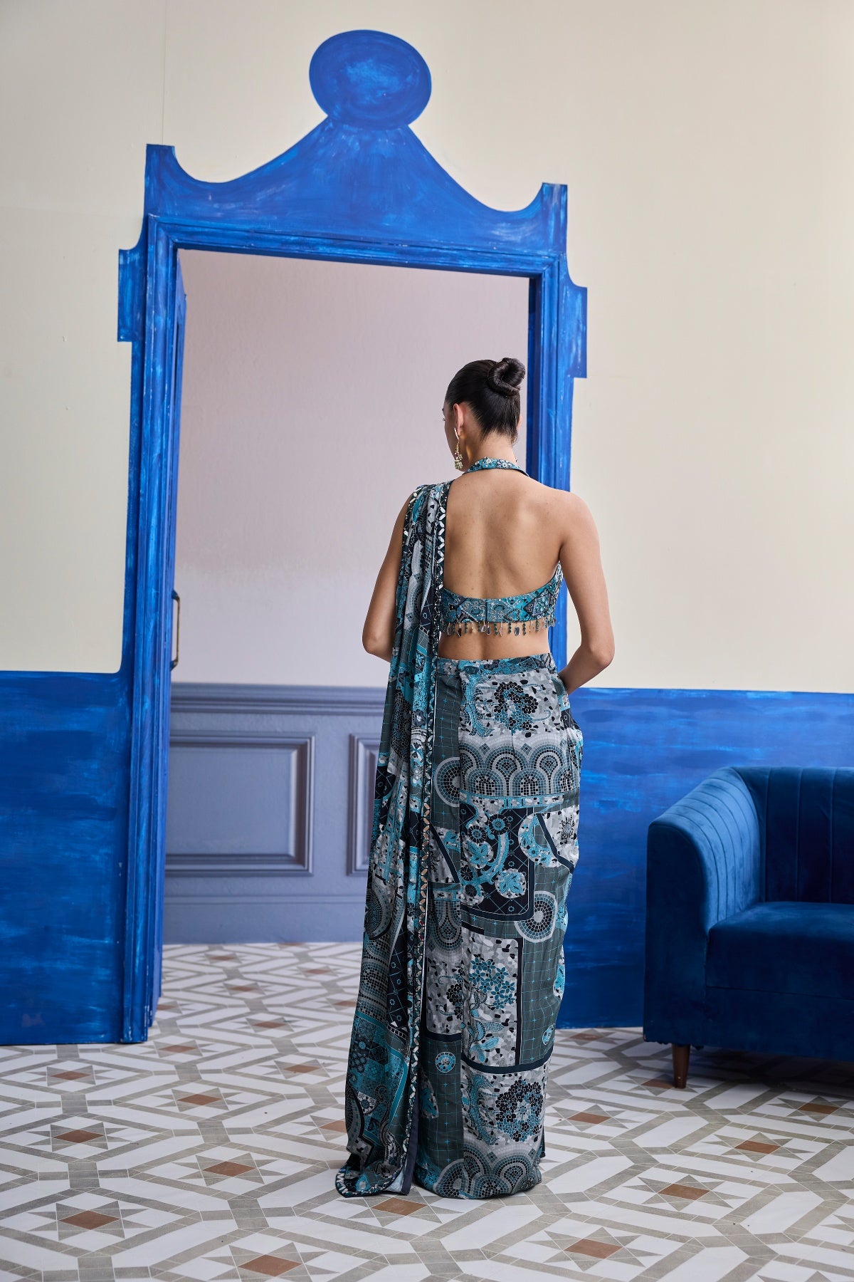 TEAL MOSAIC BLOUSE WITH HIGHLIGHTED BORDER SLIT SAREE SET