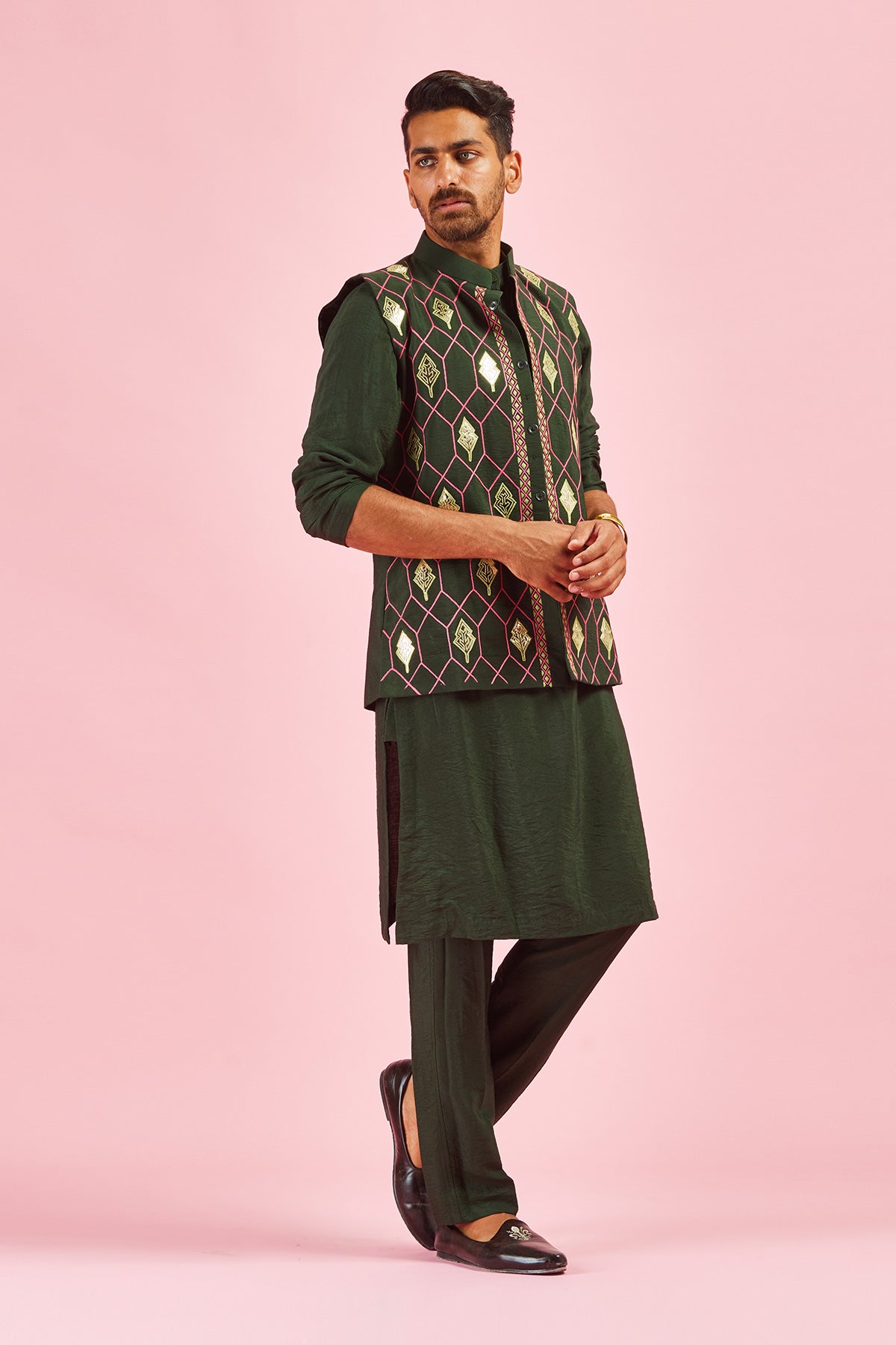Olive Green Acrylic and Thread Leaf Ermbroidered Kurta&bundy With Olive Green Pants
